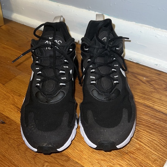 Nike Women’s Air Max 270 React - Picture 3 of 12